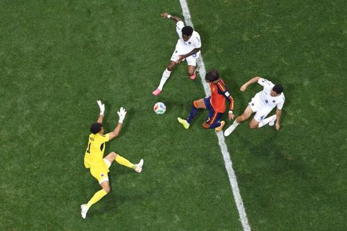Tây Ban Nha chỉ giành được 1 điểm trước Cabo Verde, đội bóng lần đầu tiên tham dự World Cup, trong trận đấu mở màn giải đấu. Trận đấu này, thủ môn Vozinha đã có màn trình diễn xuất sắc