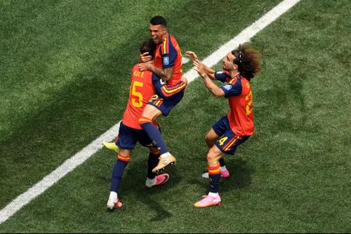 Pedro Porro cũng ghi bàn giúp La Roja ăn mừng chiến thắng đầu tiên ở vòng loại trực tiếp kể từ đêm vinh quang tại Soccer City cách đây 16 năm