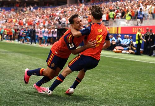 Cú đúp của Mikel Oyarzabal đã giúp nhà vô địch World Cup 2010 giành chiến thắng dễ dàng hơn trước đội tuyển Áo