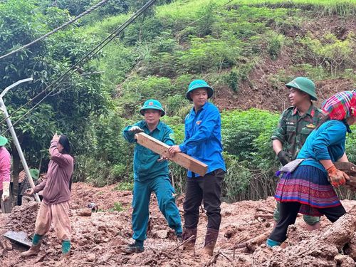 Các lực lượng được huy động khắc phục hậu quả sau mưa lũ.