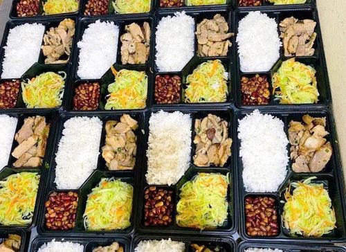 Ấm áp những suất cơm nghĩa tình cho người dân "tâm lũ" Mường Than. Ảnh: CTV