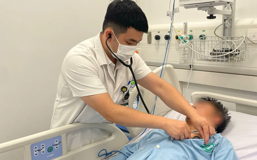 Trung tâm Chống độc - Bệnh viện Bạch Mai cơ sở Ninh Bình tiếp nhận cấp cứu bệnh nhân bị ngộ độc khí H₂S. Ảnh: Bệnh viện Bạch Mai
