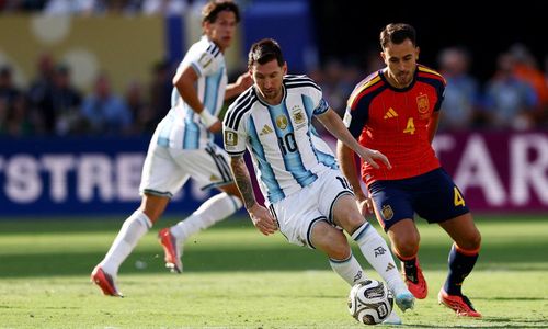 Argentina thua 0-1 trong trận đấu mà họ không tung ra được cú sút nào trong 116 phút thi đấu. (Ảnh: Reuters)