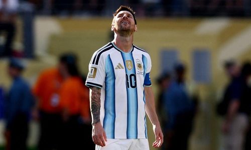Messi không khóc sau khi trọng tài nổi còi kết thúc trận đấu. (Ảnh: Reuters)