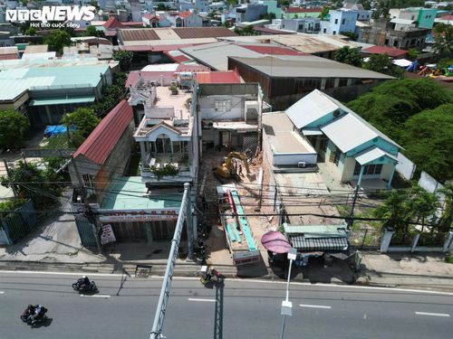 Dự án mở rộng quốc lộ 1 có chiều dài gần 10 km, từ nút giao Kinh Dương Vương đến ranh giới tỉnh Tây Ninh, là một trong bốn tuyến đường hiện hữu của TP.HCM được đầu tư theo hình thức BOT với tổng mức đầu tư khoảng 16.270 tỷ đồng.