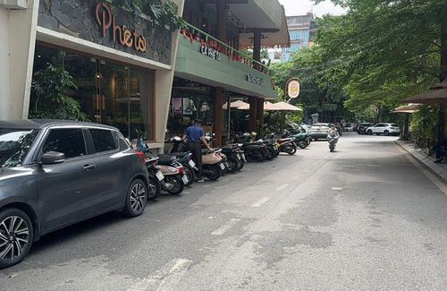Việc chậm bàn giao hạ tầng khiến công tác đảm bảo trật tự đô thị tại Khu đô thị Gelemxico (ảnh chụp đầu tháng 5-2026) gặp nhiều khó khăn. Ảnh: Bạn đọc cung cấp