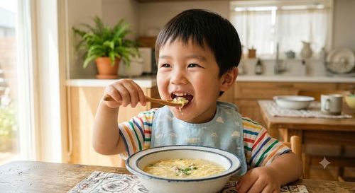 Với trẻ nhỏ nên chế biến trứng thành nhiều món ăn khác nhau giúp trẻ dễ tiêu hóa hơn.