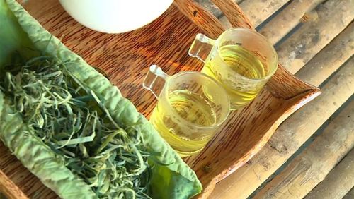 Trà lá sen hỗ trợ cải thiện mỡ máu.