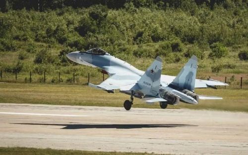 Su-35 đại diện cho đỉnh cao của tiêm kích thế hệ 4++. Máy bay này kết hợp công nghệ hiện đại, radar mạnh mẽ, khả năng cơ động cao và nhiều loại vũ khí. Nhờ đó, nó tiếp tục là một trong những chiến đấu cơ hiệu quả nhất trong cùng phân khúc.