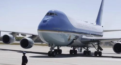 Trong thời gian này, ông Trump sẽ tiếp tục di chuyển bằng chiếc VC-25A, mẫu chuyên cơ Không lực Một đã phục vụ các đời tổng thống Mỹ trong nhiều năm qua.