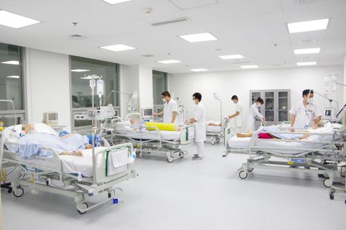 Điều trị bệnh nhân đột quỵ tại Bệnh viện Trung ương Quân đội 108. Ảnh: BVCC