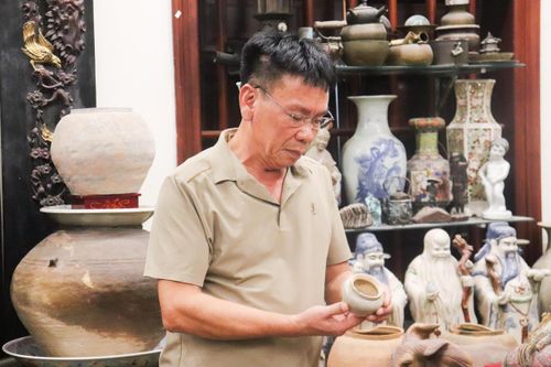 Ông Cường chưa từng bán một món cổ vật nào suốt 20 năm qua. Ảnh: Đình Minh