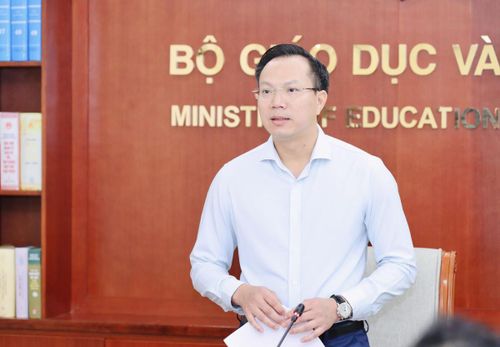 Thứ trưởng Bộ GDĐT Đoàn Trung Kiên phát biểu tại buổi làm việc.