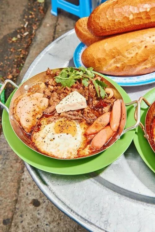 Bánh mì chảo tại Phê được báo Mỹ chia sẻ hồi tháng 6. Ảnh: The New York Times.