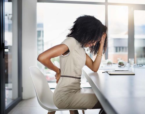 Đôi khi, ngay cả những người chỉ bị đau nhẹ cũng có thể đang mắc một vấn đề sức khỏe rất nghiêm trọng. Ảnh: Harvard Health.