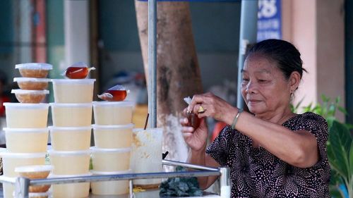 Mỗi ngày, các hộ dân ở Trường Thọ Tây nấu hàng chục lít xu xoa phục vụ thị trường