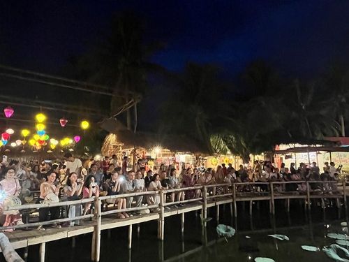 Làng nghề Nha Trang Xưa mỗi ngày đón khoảng 1.000 du khách đến tham quan, trải nghiệm, góp phần quảng bá văn hóa, ẩm thực dân tộc đến với bạn bè quốc tế