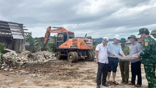 Lãnh đạo phường Vũng Áng trực tiếp đôn đốc, chỉ đạo thực hiện công tác giải phóng mặt bằng dự án đường trục chính nối Quốc lộ 1 với cảng nước sâu Sơn Dương-Vũng Áng.