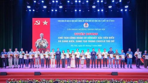 Lãnh đạo Tổng Liên đoàn và Liên đoàn Lao động Hà Nội trao danh hiệu "Sáng kiến, sáng tạo trong công nhân, viên chức, lao động Thủ đô".