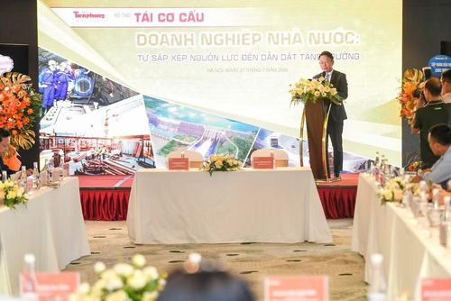 Ông Phùng Công Sưởng, Tổng Biên tập Báo Tiền Phong phát biểu đề dẫn.