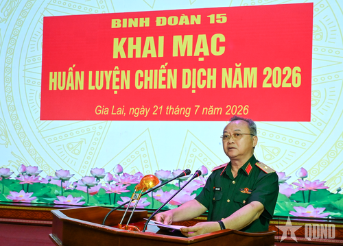  Thiếu tướng Hoàng Văn Sỹ, Phó bí thư Đảng ủy, Tư lệnh Binh đoàn 15 phát biểu. 