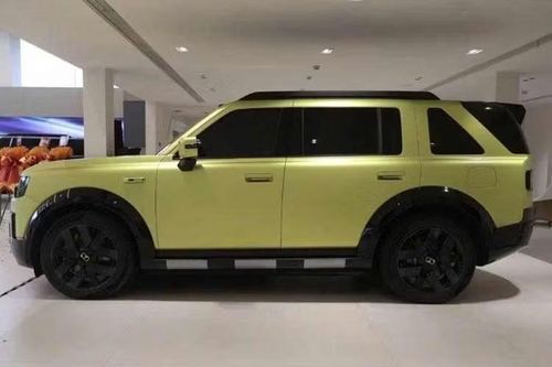 Các hoạt động giới thiệu mẫu xe SUV Freelander 8 sẽ được diễn ra theo hai hình thức. Xe thuộc chương trình triển lãm lưu động sẽ di chuyển giữa các thành phố để trưng bày trong thời gian ngắn. Trong khi đó, một số đại lý sẽ được bố trí xe trưng bày cố định để khách hàng tham quan.