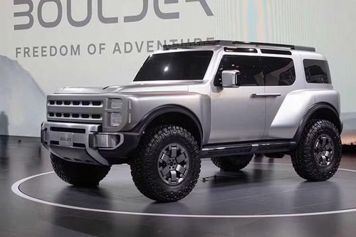 Đáng chú ý, những hình ảnh về mẫu SUV địa hình Hyundai hoàn toàn mới này cho thấy nhiều thay đổi so với mẫu concept Hyundai Boulder từng ra mắt hồi đầu năm, làm dấy lên đồn đoán đây có thể là phiên bản thương mại hoặc một biến thể hoàn toàn mới.