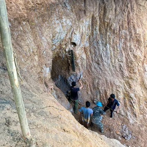 Đội quy tập tìm thấy cửa địa đạo tại cao điểm 174.