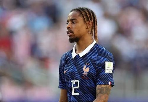Huyền thoại Dwight Yorke khuyên Man Utd nên thực hiện một cú áp phe lớn vào PSG để sở hữu Bradley Barcola hoặc Desire Doue.