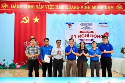  Để huy động thêm nguồn lực chăm lo an sinh xã hội trên địa bàn xã, anh chủ động kết nối và ký kết giao ước kết nghĩa với Đoàn Thanh niên các cơ quan Đảng tỉnh Lâm Đồng, triển khai nhiều hoạt động hỗ trợ thiết thực hướng về cơ sở. 