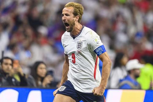 8. Harry Kane bị "nguyền rủa": Trước trận Anh gặp Ghana, Nana Kwaku Bonsam - một nhân vật tự nhận có năng lực tâm linh - tuyên bố đã "nguyền" Harry Kane với mục tiêu khiến tiền đạo này không thể phát huy khả năng. Anh sau đó bị Ghana cầm hòa 0-0 trong trận đấu Kane chơi không hiệu quả. Sau trận, Bonsam tuyên bố đã hóa giải lời nguyền và gửi thông điệp muốn gặp đội trưởng tuyển Anh.