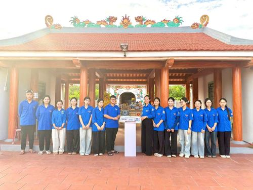 Một địa điểm di tích lịch sử được thiết kế bảng mã QR để người dân và du khách dễ dàng tra cứu thông tin.