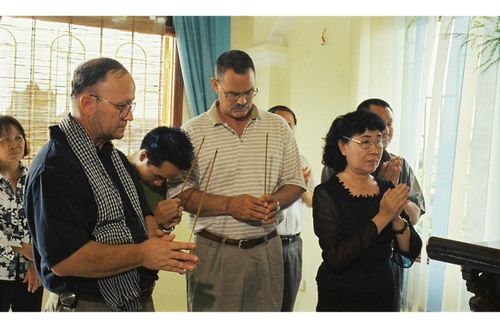 Cảnh trong phim "Còn lại với thời gian": Giải Cánh diều vàng 2005 cho ''Phim tài liệu nhựa xuất sắc nhất, Đạo diễn xuất sắc nhất và Giải Phim tài liệu xuất sắc nhất'' tại LHP Châu Á - Thái Bình Dương 2006.