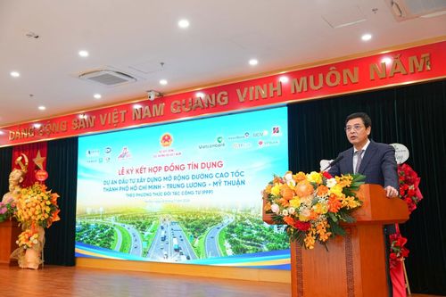Ông Bùi Xuân Dũng - Thứ trưởng Bộ Xây dựng phát biểu tại Lễ ký kết.
