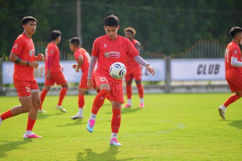 Tinh thần các cầu thủ rất tốt, vì thế tất cả đều bắt nhịp nhanh với bài tập cũng như vượt qua điều kiện thời tiết nắng nóng tại Thái Lan.