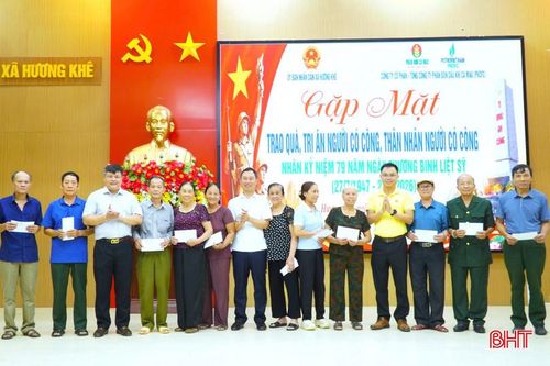 Mỗi suất quà trị giá 300.000 đồng, được trích từ Quỹ phúc lợi của doanh nghiệp.