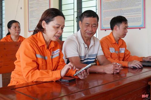 Ứng dụng EVN CSKH giúp khách hàng Hà Tĩnh chủ động trong sử dụng điện.