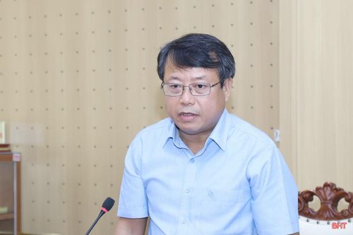... và đồng chí Dương Tất Thắng - Ủy viên BTV Tỉnh ủy, Phó Chủ tịch Thường trực HĐND tỉnh phát biểu tại phiên họp.