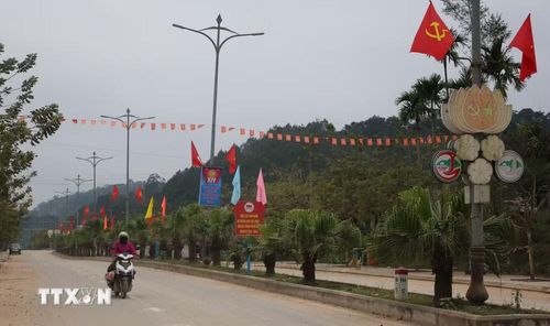 Đường phố ở xã biên giới miền núi Tây Giang, thành phố Đà Nẵng. (Ảnh: Hải Âu/TTXVN)