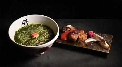 Món mỳ ramen với nước dùng matcha ăn cùng thịt lợn. (Nguồn: Japan Today)