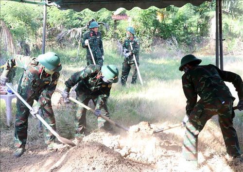 Quy tập hài cốt liệt sĩ Mai Văn Điệu về nơi an nghỉ cuối cùng tại Nghĩa trang liệt sĩ Ninh Thuận, xã Xuân Hải.