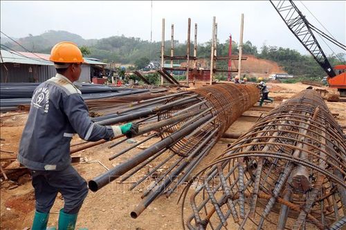 Các chủ đầu tư, nhà thầu trên địa bàn Lạng Sơn đang tập trung nhân lực, thiết bị, vật tư đẩy nhanh tiến độ thi công và hoàn thiện hồ sơ thanh toán đối với khối lượng đã hoàn thành, bảo đảm giải ngân kịp thời kế hoạch vốn được giao.