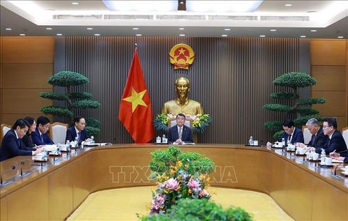 Thủ tướng Lê Minh Hưng điện đàm với Thủ tướng Canada Mark Carney. Ảnh: Dương Giang/TTXVN