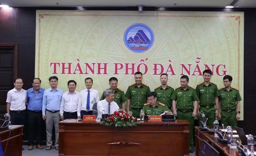 Quang cảnh lễ ký kết giữa UBND TP Đà Nẵng và Trung tâm Dữ liệu Quốc gia - Bộ Công an về hợp tác trong lĩnh vực dữ liệu và chuyển đổi số. Ảnh XM.