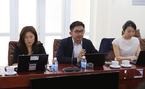 Đoàn công tác của ADB tham dự buổi làm việc. Ảnh: EVNNPT