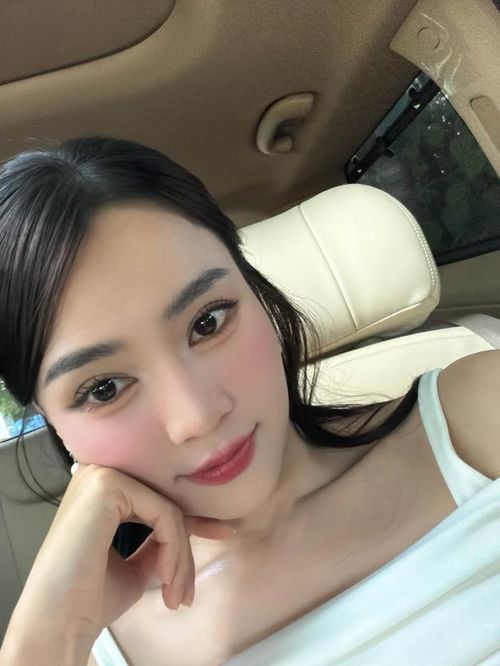 Ninh Dương Lan Ngọc duy trì sức hút sau nhiều năm hoạt động nghệ thuật.