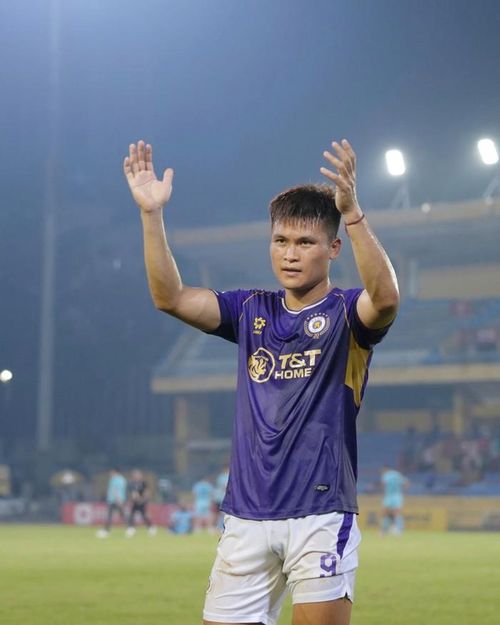 Từng là người hùng giúp tuyển Việt Nam vô địch AFF Cup 2024, tiền đạo Phạm Tuấn Hải giờ lặng lẽ đứng ngoài giải đấu năm 2026. Ảnh: CLB Hà Nội