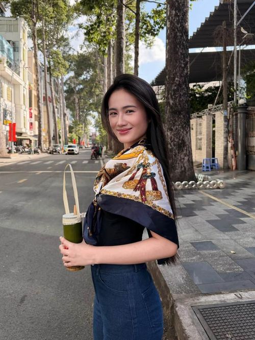 Loạt ảnh mới chứng minh nhan sắc ngày càng rạng rỡ của Hoa hậu Ý Nhi. (Nguồn: FBNV)