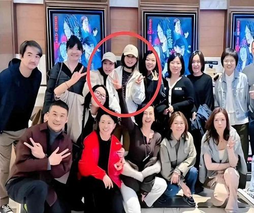 Lần hiếm hoi Triệu Vy lộ diện trong cuộc sống đời thường. Ảnh: Vieon