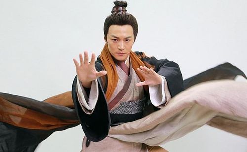 Quách Tĩnh trở thành biểu tượng của võ học chính tông trong tiểu thuyết Kim Dung sau khi luyện thành trọn vẹn cả Cửu Âm Chân Kinh lẫn Hàng Long Thập Bát Chưởng.